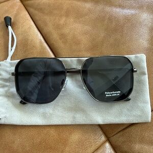 Chic Black Sunglasses with Soft Pouch